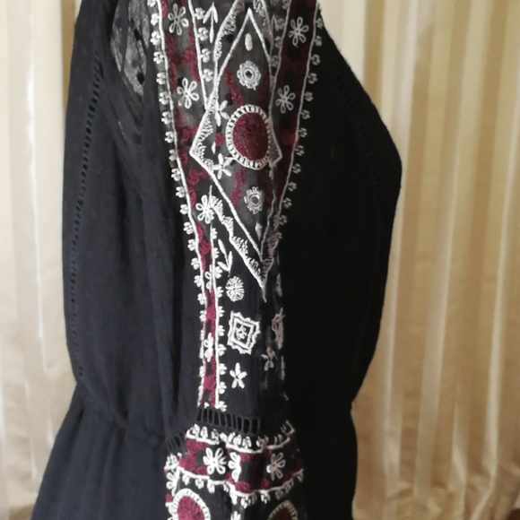 *Zara* Embroidered black dress - Picture 3 of 4